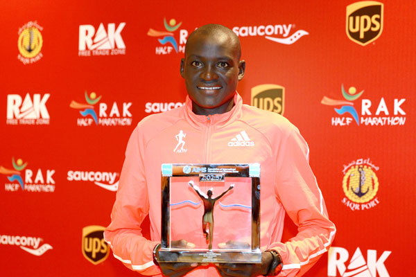 Dennis Kimetto receives AIMS award