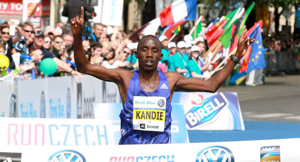 Felix Kandie wins Prague Marathon 2015