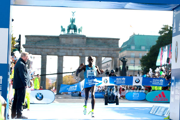 Eliud Kipchoge looks to Rio