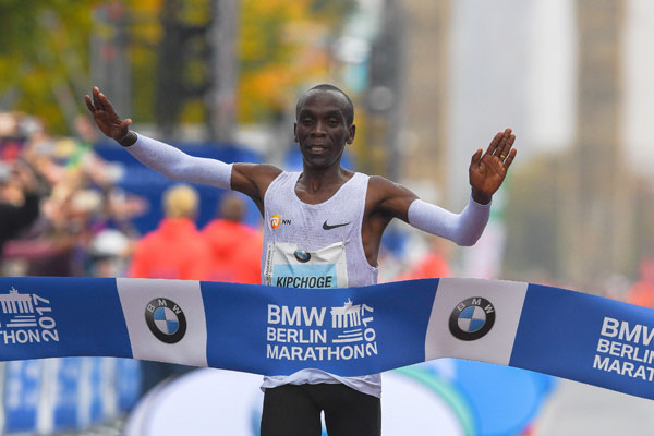 Eliud Kipchoge rules Berlin Marathon